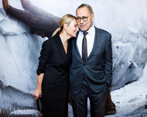 Алла Пугачева в строгом но эффектном брючном костюме приковала к себе все внимание на премьере фильма Грех