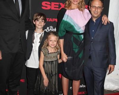 Камерон Диаз пришла с детьми на премьеру Домашнего видео в Нью-Йорке