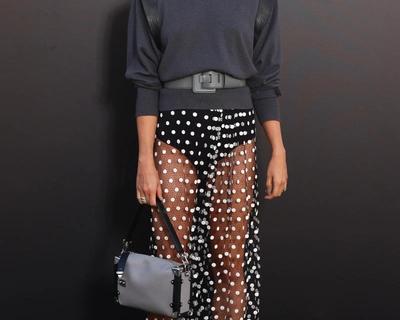 Ана де Армас ошиблась с голым платьем Зендея в мятой мини стала лучшим украшением шоу Louis Vuitton