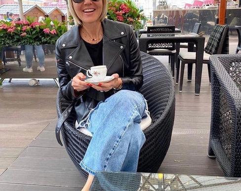 51-летняя Юлия Бордовских показывает как всю жизнь сохраняет один вес