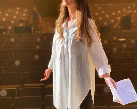 Артистки хоть куда сколько театры тратят на гонорары Бузовой Собчак и другим звездам