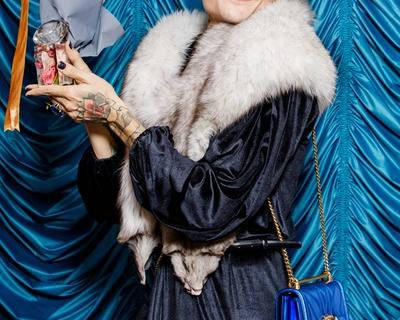 Бабы на Руси перевелись переодетый Моргенштерн получил награду Женщина года