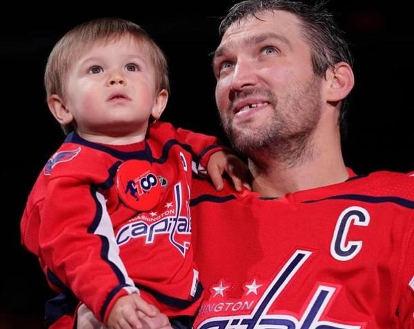 Александр Овечкин забил 895 шайбу и стал лучшим снайпером в истории НХЛ