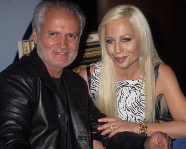 Алчный монстр почему самый близкий друг покойного Джанни Версаче ненавидит его сестру Донателлу