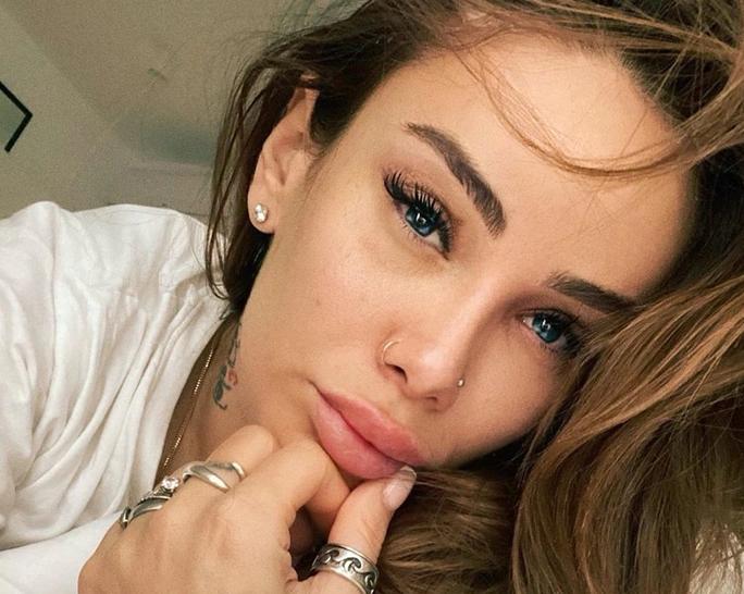 Айза боится что бывший муж заберет у нее младшего сына