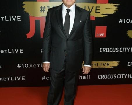 Сияющая Лолита Милявская сексуальная Кети Топурия скромная Пелагея и другие артисты поздравили Крокус Сити Холл с 10-летием