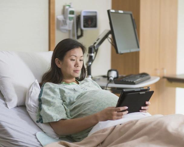 41-летняя китаянка родила близнецов с разницей в 10 лет