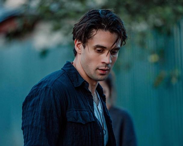 Актер Жить жизнь обжегся на прошлом романе и впал в депрессию Мне вскрыли мозг