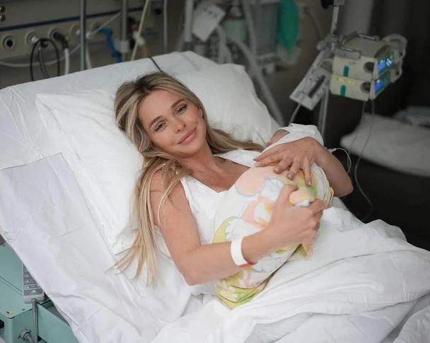 Анна Хилькевич показала честное видео спустя три недели после родов Но жирок вот видали