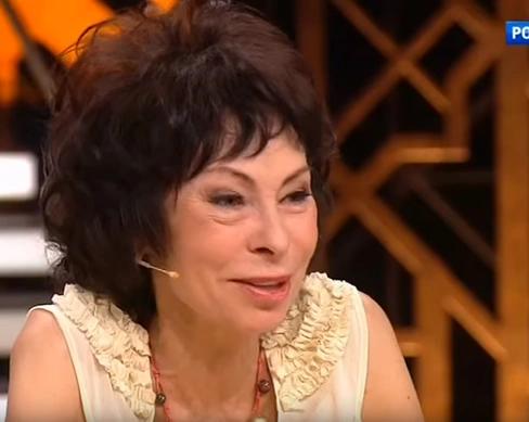 54-летняя Марина Хлебникова после обвинений в зависимости обнадеживает свежестью лица но пугает сухостью рук