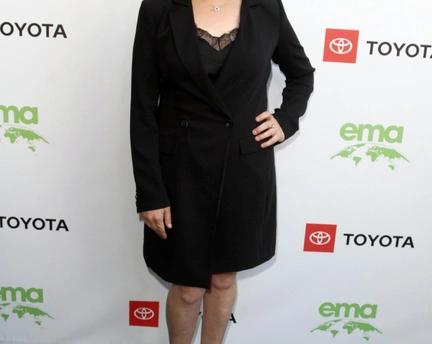 А все потому что ртуть западные звезды-антиваксеры которые выступают против прививок