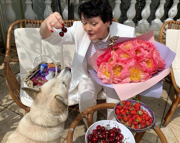 Алена Хмельницкая поздравила свою маму-балерину с 81-летием