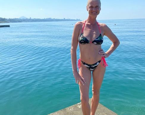 41-летняя Светлана Хоркина показала подтянутую фигуру в бикини