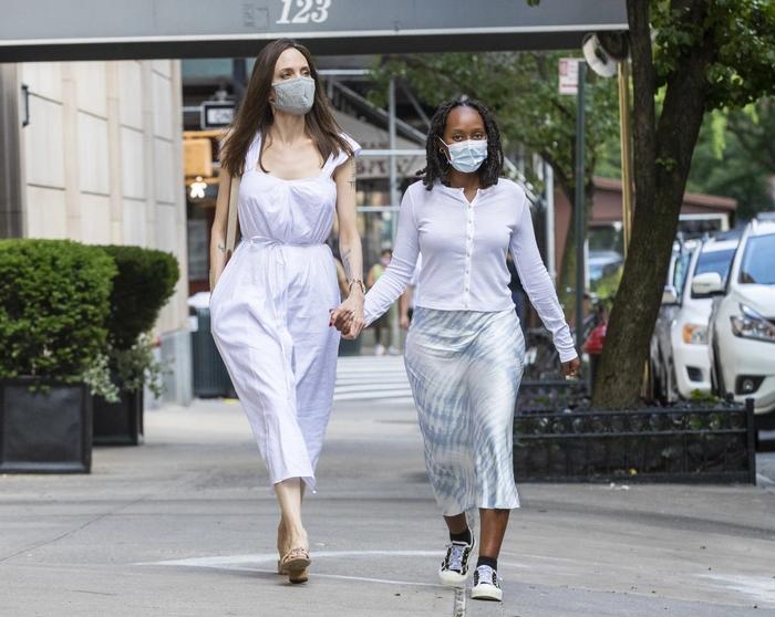 Анджелина Джоли рассказала о врачах-расистах после лечения темнокожей дочери