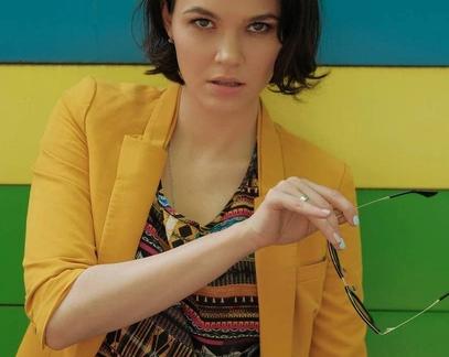 Актриса Ольга Виниченко За каждую конфету прохожу 10 тысяч шагов а по утрам прыгаю сто раз на голодный желудок