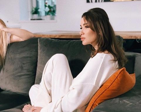 Айза подала на развод и теперь Анохин хочет отобрать у нее бизнес