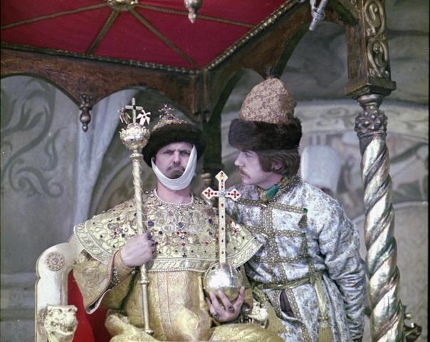 50 лет фильму Иван Васильевич меняет профессию главные роли должны были сыграть Миронов Никулин и Гвоздикова