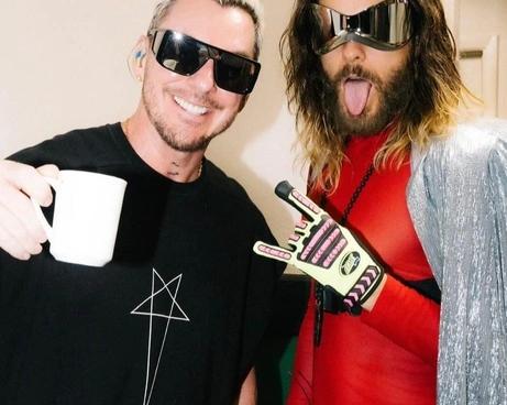 Аффлек воссоединился с Гарнер Трамп веселится с Маском как звезды отметили День благодарения