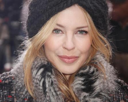 55-летняя Кайли Миноуг остановила время в чем секрет певицы которая не меняется внешне уже 15 лет